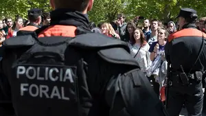 Estas son las imágenes de la Policía Foral en la UPNA ante los estudiantes