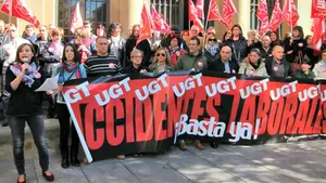 UGT y CCOO se concentran en Pamplona contra la subida de la siniestralidad laboral