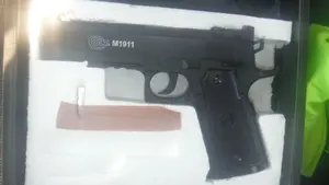 Identificados en Pamplona unos jóvenes disparando con pistolas de bolas de aire comprimido