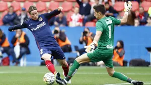 2-1. El Atlético se deja la Liga ante el colista descendido