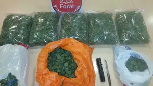 Detenidos con 3 kilos de marihuana cuatro jóvenes que amenazan con una pistola eléctrica a dos chavales en El Perdón