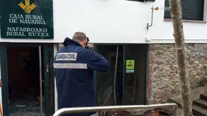 Sofocado un incendio de una tienda en Dantxarinea que deja daños en el casino