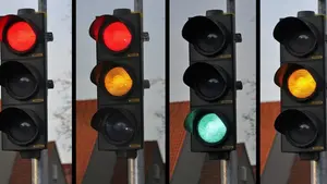 Los sem&aacute;foros de Pamplona vuelven a 'enloquecer': un "problema t&eacute;cnico" provoca un gran atasco en el centro