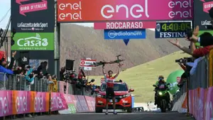 El belga Wellems gana la primera etapa de montaña, Dumoulin sigue líder