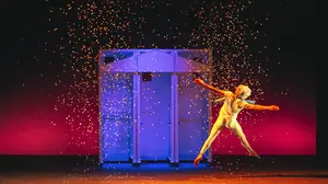 Imágenes de “El chico de las zapatillas rojas”