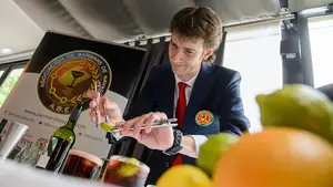 La Asociación de Barmans de Navarra presenta 'Caliluxe', un calimocho de lujo