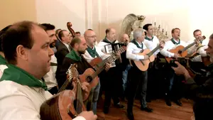 La Cofradía de San Saturnino despide a "El Guti" en la Iglesia de San Lorenzo de Pamplona