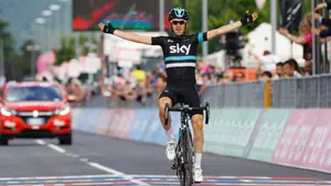 Mikel Nieve gana la decimotercera etapa, Amador nueva maglia rosa