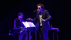 Calamaro, bohemio y taurino, enciende Pamplona con sus grandes canciones