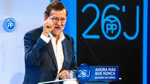 Rajoy cree que si Podemos adelanta al PSOE sería "una pésima noticia para España" 