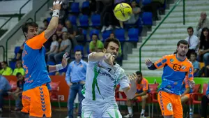 El Helvetia despide la temporada en Pamplona brindando un triunfo a su afición