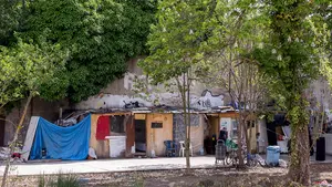 Pamplona da permisos al Club de Tenis para desmantelar el asentamiento chabolista y vallar la parcela