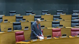 Dom&iacute;nguez defiende gastar 150.000 euros en una encuesta y responsabiliza de ello a la &ldquo;desidia&rdquo; de UPN