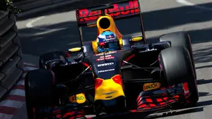 Ricciardo confirma el avance de Red Bull con su primera 'pole' en Mónaco