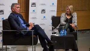 El periodista Juan Ramón Lucas participa en el Foro Premios Solidarios en Pamplona