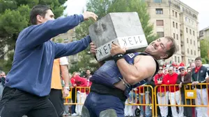 El deporte rural cumple este viernes 21 años de exhibiciones en la Plaza de los Fueros