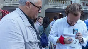Las imágenes de la presentación del libro de Chapu Apaolaza en la plaza de toros de Pamplona