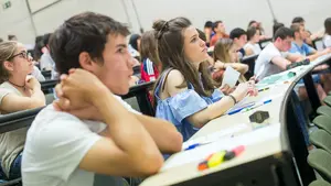 Educaci&oacute;n responsabiliza al Parlamento foral de no tener el dinero suficiente para pagar las becas para estudiantes