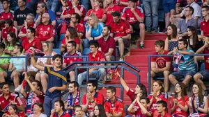 Osasuna visita al rojillo agredido en Tudela y le invita a acudir al palco en el partido contra la Real Sociedad