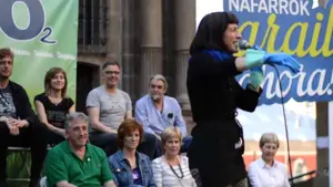 Bildu contrata a dedo para San Fermín a la rapera que actuaba en sus mítines y pedía agredir a Barcina