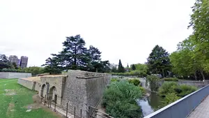 Se inventa de madrugada que hay una persona muerta en el parque de la Taconera "para pedir un taxi" más rápido