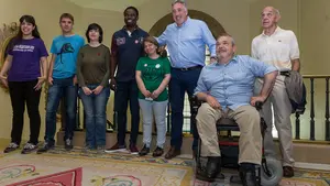 Los candidatos a lanzar el Chupinazo de los próximos Sanfermines visitan la Casa Consistorial