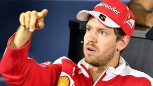 Vettel: "Alonso nos ha dado una vuelta turística por Bakú"