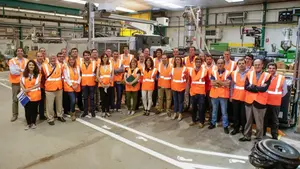 Una representación de miembros de la Fundación Industrial Navarra visita Tasubinsa Beriáin