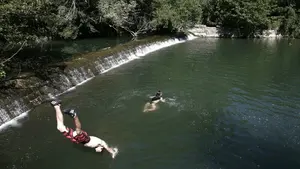 Consejos para evitar ahogamientos y accidentes en piscinas y zonas de baño naturales