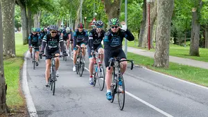 Antonio Catalán e Induráin inician la ruta ciclista Xacobea de AC Hoteles desde Pamplona