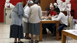 Dos muertes, un nacimiento y políticos a los que les ha tocado mesa: las anécdotas de este 26-J