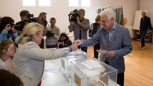 Fern&aacute;ndez (PSN) pide a los ciudadanos que "mediten" su voto y a los partidos que "primen m&aacute;s lo que nos une"