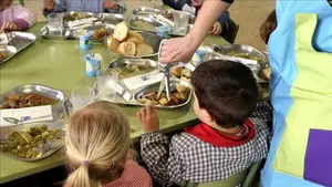 La comida no se tira: la legumbre y el pescado son los alimentos que más se desperdician en los comedores escolares navarros