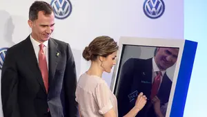 Volkswagen Navarra aprovecha la visita de los Reyes para anunciar una inversión de 1.000 millones de euros