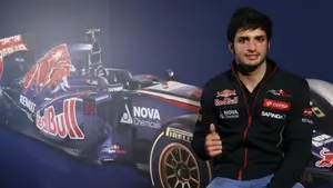 Red Bull ejerce opción renovación Carlos Sainz con Toro Rosso para 2017
