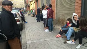 Indignación por las colas de Pamplona para "intentar" renovar el DNI: un madrugón de más de 4 horas de espera