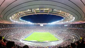 La policía hace una explosión controlada cerca del Stade de France