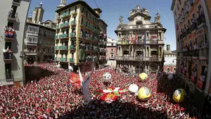 El Ayuntamiento de Pamplona invita al chupinazo a las personas que "hacen posible que la ciudad disfrute de San Fermín"