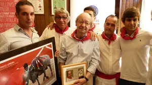 El crítico taurino Carlos Polite recibe un homenaje sorpresa 