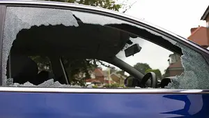 Nuevo robo en Tudela: apedrean una ventanilla de un coche para llevarse un bolso