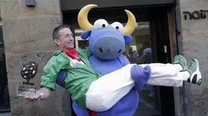 Tim Pinks recibe el premio 'Guiri del Año' en su décimo tercera edición