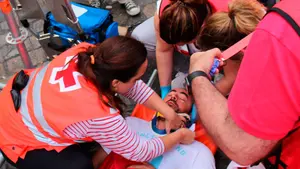 Evoluciona satisfactoriamente el corneado en el cuello con una herida de 12 cm de profundidad