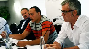 El pelotari Martínez de Irujo, visiblemente emocionado, anuncia su retirada temporal