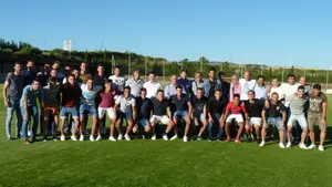 Osasuna toma contacto con el césped para afrontar la temporada en Primera división