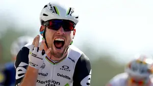 Cavendish gana su cuarta etapa y Froome sigue líder