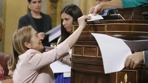 Los votos del PP y de Ciudadanos hacen nueva presidenta del Congreso a la ministra Ana Pastor