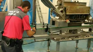 Herida en una conservera de Funes al cortarse dedos y tendones de la mano con la maquinaria de trabajo