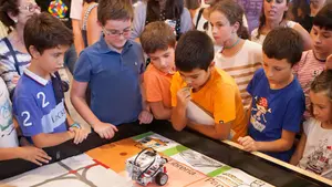 Profesores y alumnos aprenderán a construir robots con un curso de robótica y programación en la UPNA