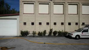 Un trabajador salva la vida al salir por una ventana de la empresa que se ha incendiado en Orkoien