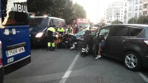 Así ha sido el impactante choque de coche contra un vehículo de Policía Nacional en Pamplona